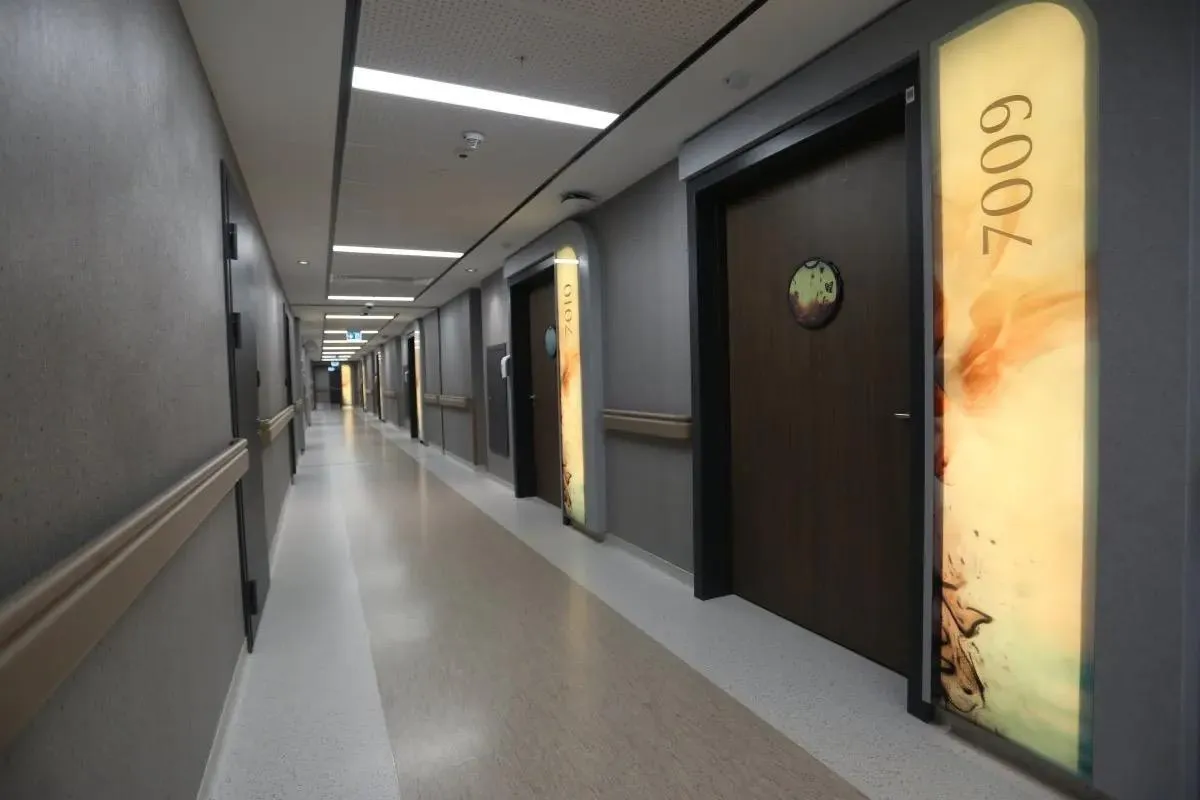 Medipol hospital building and reception EstExpert Istanbul